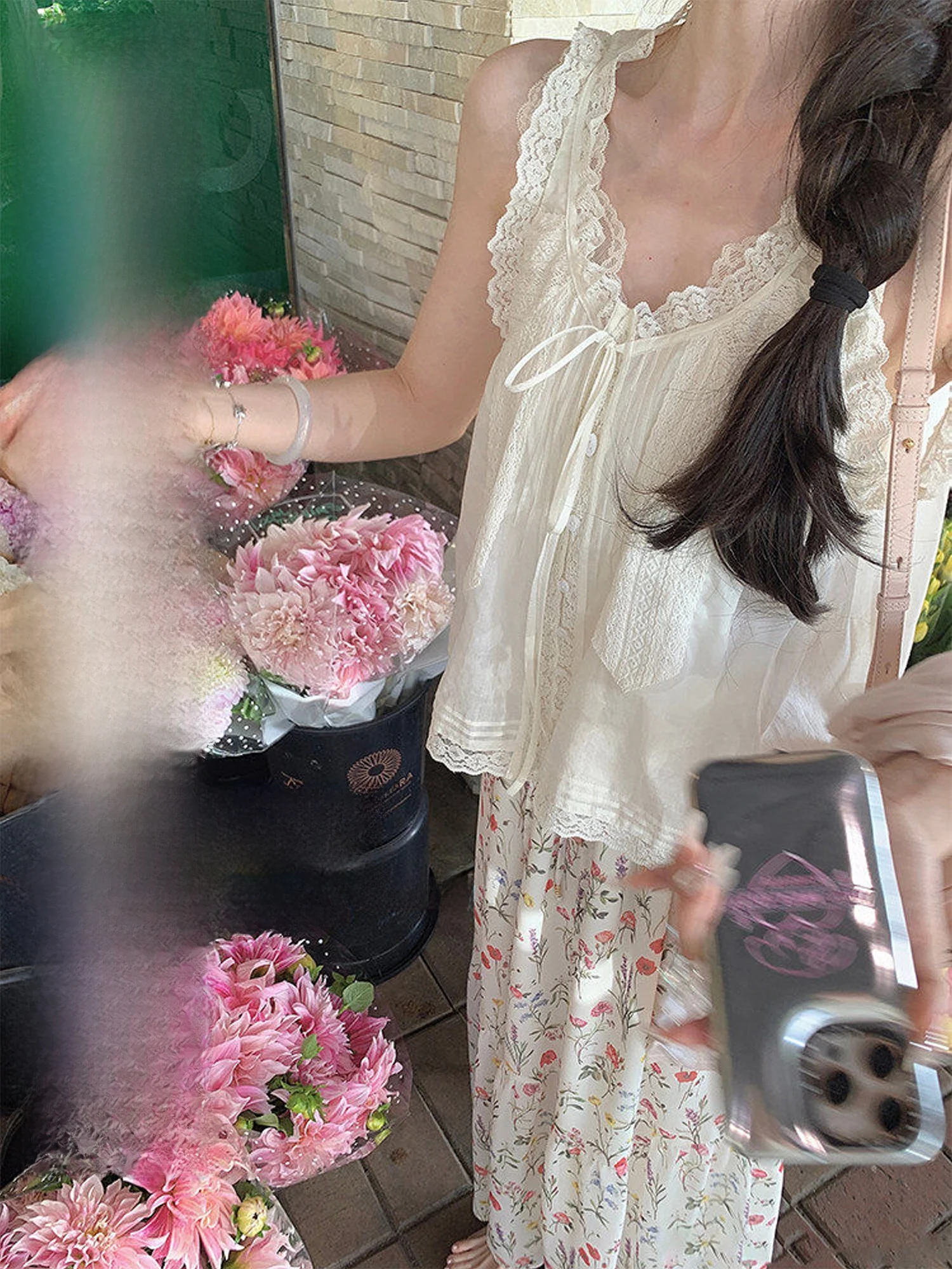 Pure White Floral Print Half Skirt Set Jazzy And Cumin Loose Fit mid Length V Neck Sleeveless Breathable Lenzing Fabric
Pure White Floral Print Half Skirt Set Jazzy And Cumin Loose Fit mid Length V Neck Sleeveless Breathable Lenzing Fabric
