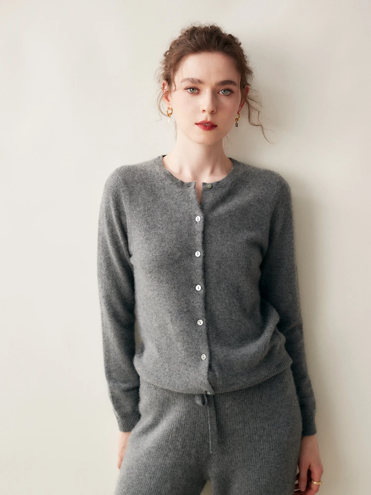 Soild Pure Cashmere Cardigan Sweater Autumn Winter Women Thick Warm O-Neck Single Breasted Soft Comfort Daily Knitwear Jackets 
Soild Pure Cashmere Cardigan Sweater Autumn Winter Women Thick Warm O-Neck Single Breasted Soft Comfort Daily Knitwear Jackets