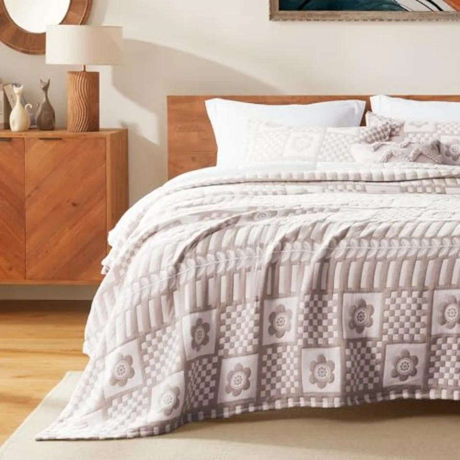 Floral Quilt Set Size Jacquard Cotton Blend Quilt Soft and Lightweight Quilt Set with 2 Pillow Shams 3 Pieces Bedspread Coverle
Floral Quilt Set Size Jacquard Cotton Blend Quilt Soft and Lightweight Quilt Set with 2 Pillow Shams 3 Pieces Bedspread Coverle