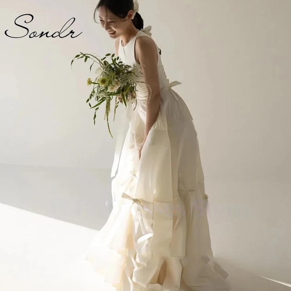 Sondr Elegant Korean Wedding Dress White O-Neck Taffeta Prom Gown Bridal Dress Photos Shoot Customized Tiered Sleeveless Gowns
Sondr Elegant Korean Wedding Dress White O-Neck Taffeta Prom Gown Bridal Dress Photos Shoot Customized Tiered Sleeveless Gowns