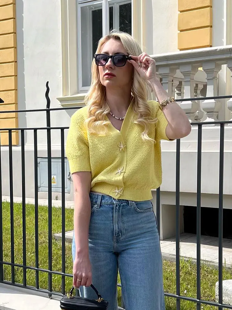 HH женский осенний модный однотонный вязаный кардиган с короткими рукавами и v-образным вырезом на пуговицах в виде морской звезды однобортный элегантный тонкий топ
HH женский осенний модный однотонный вязаный кардиган с короткими рукавами и v-образным вырезом на пуговицах в виде морской звезды однобортный элегантный тонкий топ