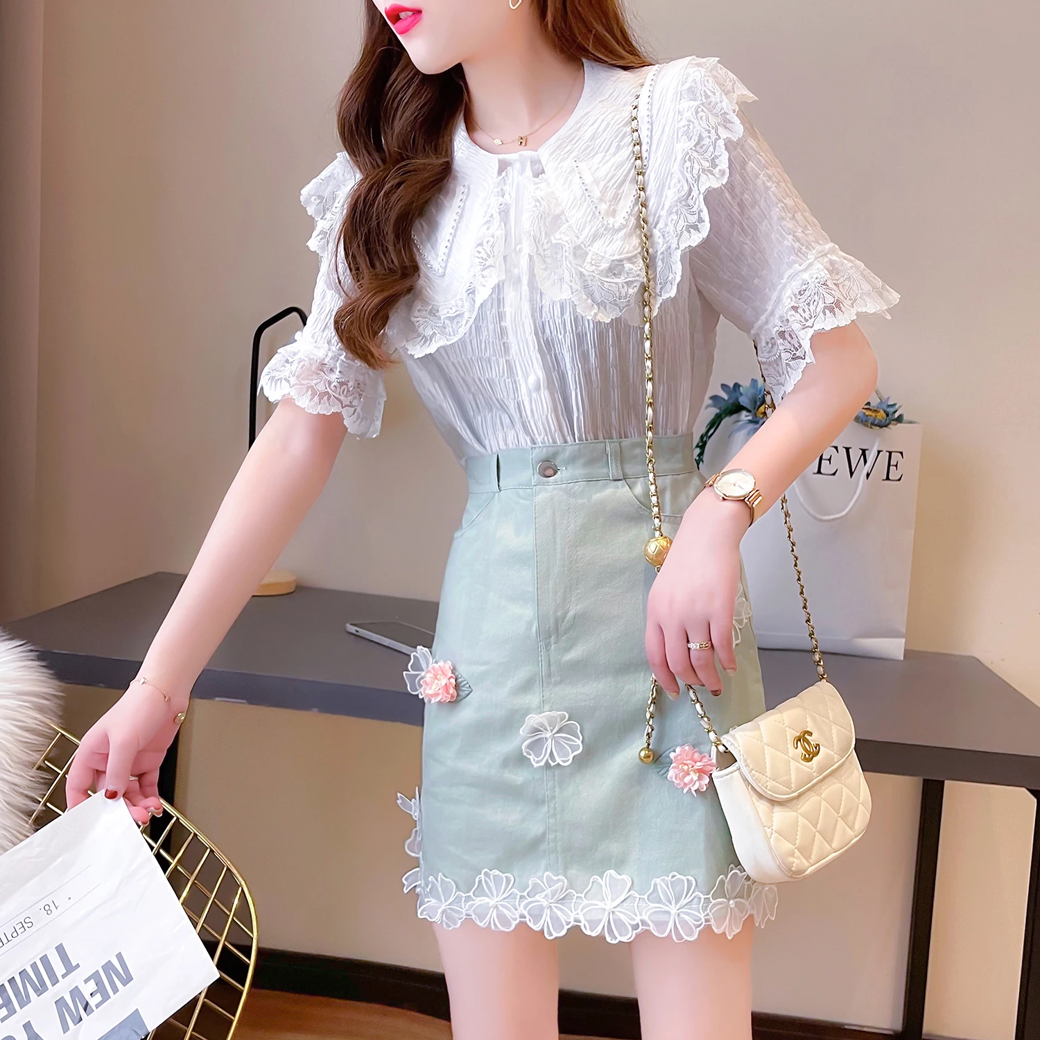 Office Lady Suit Women's Spring/summer Lace Blouse Three-dimensional Flower Mini Skirt Two-piece Set Fashion Female Clothes
Office Lady Suit Women's Spring/summer Lace Blouse Three-dimensional Flower Mini Skirt Two-piece Set Fashion Female Clothes