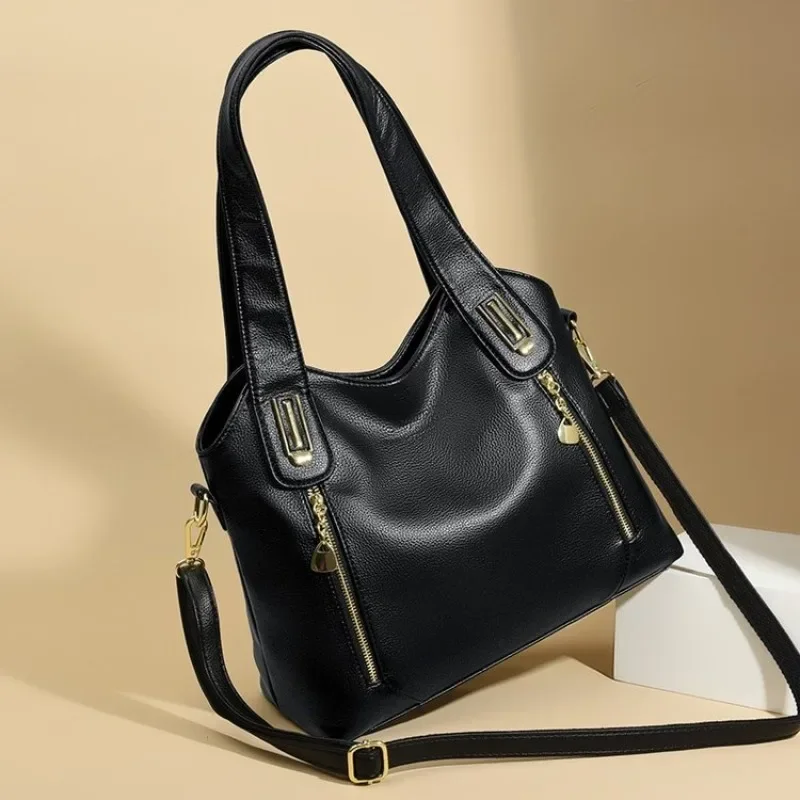 Stylish Simple Letter Logo Diaper Bag Casual Fashionable Leather Crossbody Bag Large Capacity For Women Commuter
Stylish Simple Letter Logo Diaper Bag Casual Fashionable Leather Crossbody Bag Large Capacity For Women Commuter