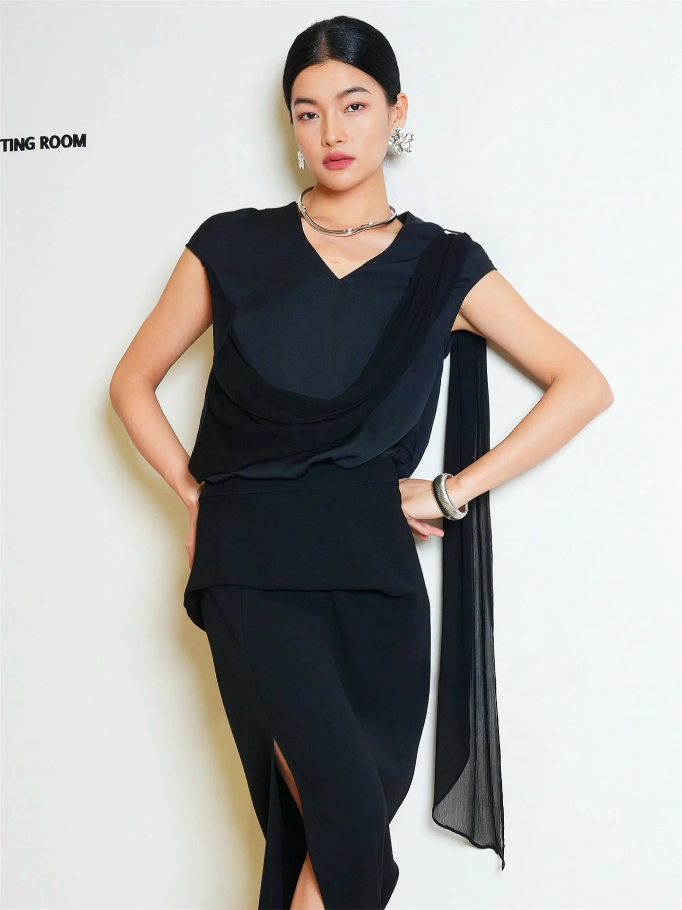 Elastic Silk V-Ne Asymmetrical Hem Vest Top Women's Summer Faion Outerwear ort Length Color
Elastic Silk V-Ne Asymmetrical Hem Vest Top Women's Summer Faion Outerwear ort Length Color