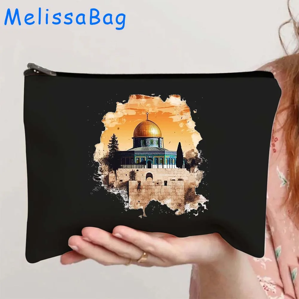 Иерусалимские арабские подарки Аль Aqsa Мечеть Сердце Купол Рок-строительство Акварель Холст Косметичка для макияжа Пенал на молнии
Иерусалимские арабские подарки Аль Aqsa Мечеть Сердце Купол Рок-строительство Акварель Холст Косметичка для макияжа Пенал на молнии