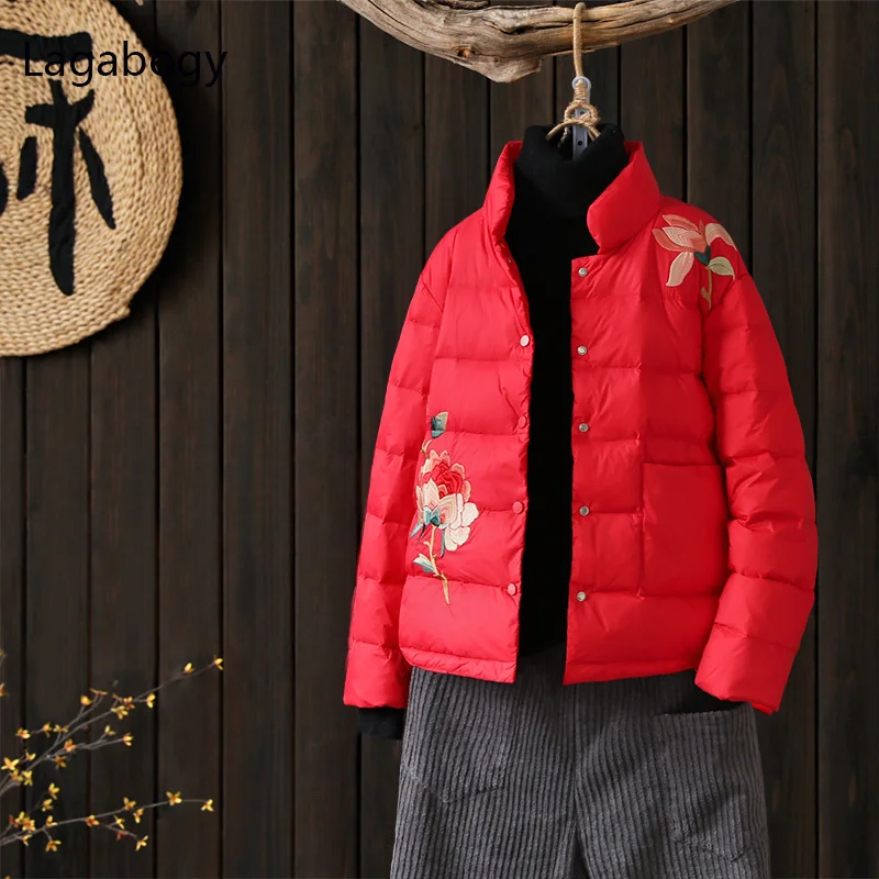 Coat New Winter Women Down White Duck Casual Light Warm Overcoat Female Embroidery Puffer Jacket Short Oversized Parkas
Coat New Winter Women Down White Duck Casual Light Warm Overcoat Female Embroidery Puffer Jacket Short Oversized Parkas