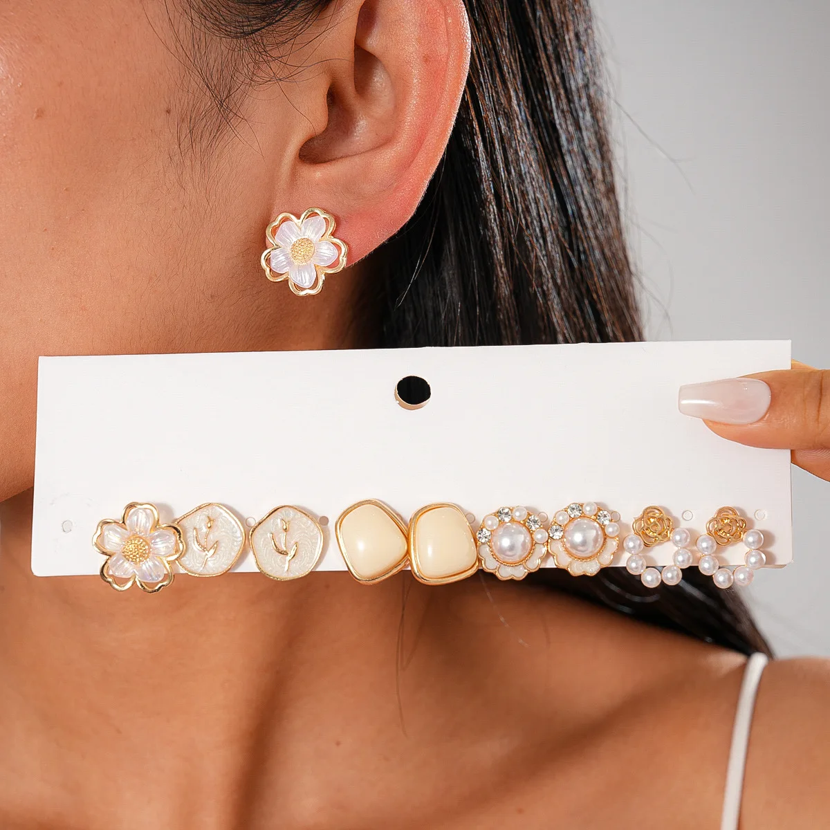 12 Pcs Elegant Imitate Pearl Stud Earrings for Women Light Luxury Rhinestone Geometric Flower Cross Earrings Party Ear Jewelry
12 Pcs Elegant Imitate Pearl Stud Earrings for Women Light Luxury Rhinestone Geometric Flower Cross Earrings Party Ear Jewelry