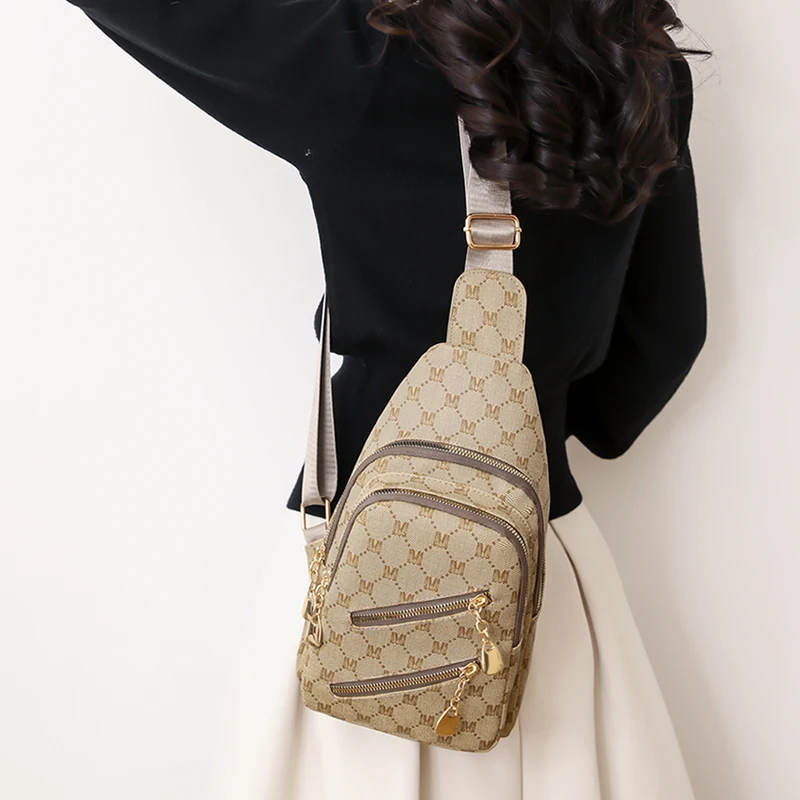 2025 NEW latest personality leisure versatile women's front bag Korean version soft leather small backpack fashion trend single
2025 NEW latest personality leisure versatile women's front bag Korean version soft leather small backpack fashion trend single