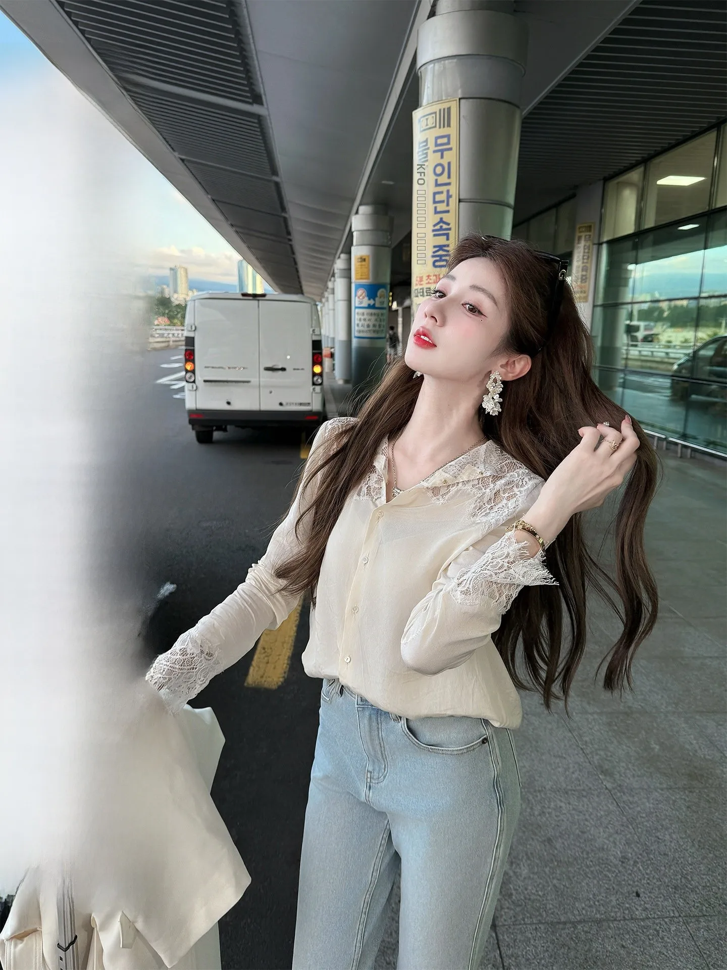 Double-Sided Wear Long Sve Lace irt Women's Faionable Hollow out Me nglei 00 People Silk Versatile High-End irt
Double-Sided Wear Long Sve Lace irt Women's Faionable Hollow out Me nglei 00 People Silk Versatile High-End irt