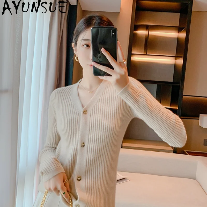 AYUNSUE 2021 Autumn Winter Sweater Women 100% Cashmere Cardigans Short Slim V neck Knitting Female Cardigan Jersey Mujer xhl55
AYUNSUE 2021 Autumn Winter Sweater Women 100% Cashmere Cardigans Short Slim V neck Knitting Female Cardigan Jersey Mujer xhl55