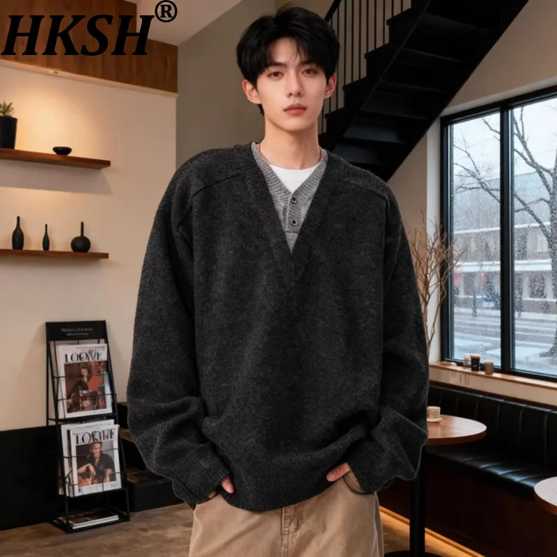 Мужской вязаный свитер HKSH весна-осень, новинка, винтажный, с эффектом двухслойности, V-образный вырез, свободный крой, повседневный, в уличном стиле, HK18846
Мужской вязаный свитер HKSH весна-осень, новинка, винтажный, с эффектом двухслойности, V-образный вырез, свободный крой, повседневный, в уличном стиле, HK18846