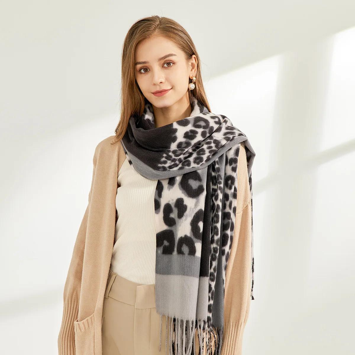 2022 New Women's Autumn And Winter All-match Leopard Print Plaid Pashmina Scarf Mid-length Soft Fashion Printed Shawl
2022 New Women's Autumn And Winter All-match Leopard Print Plaid Pashmina Scarf Mid-length Soft Fashion Printed Shawl