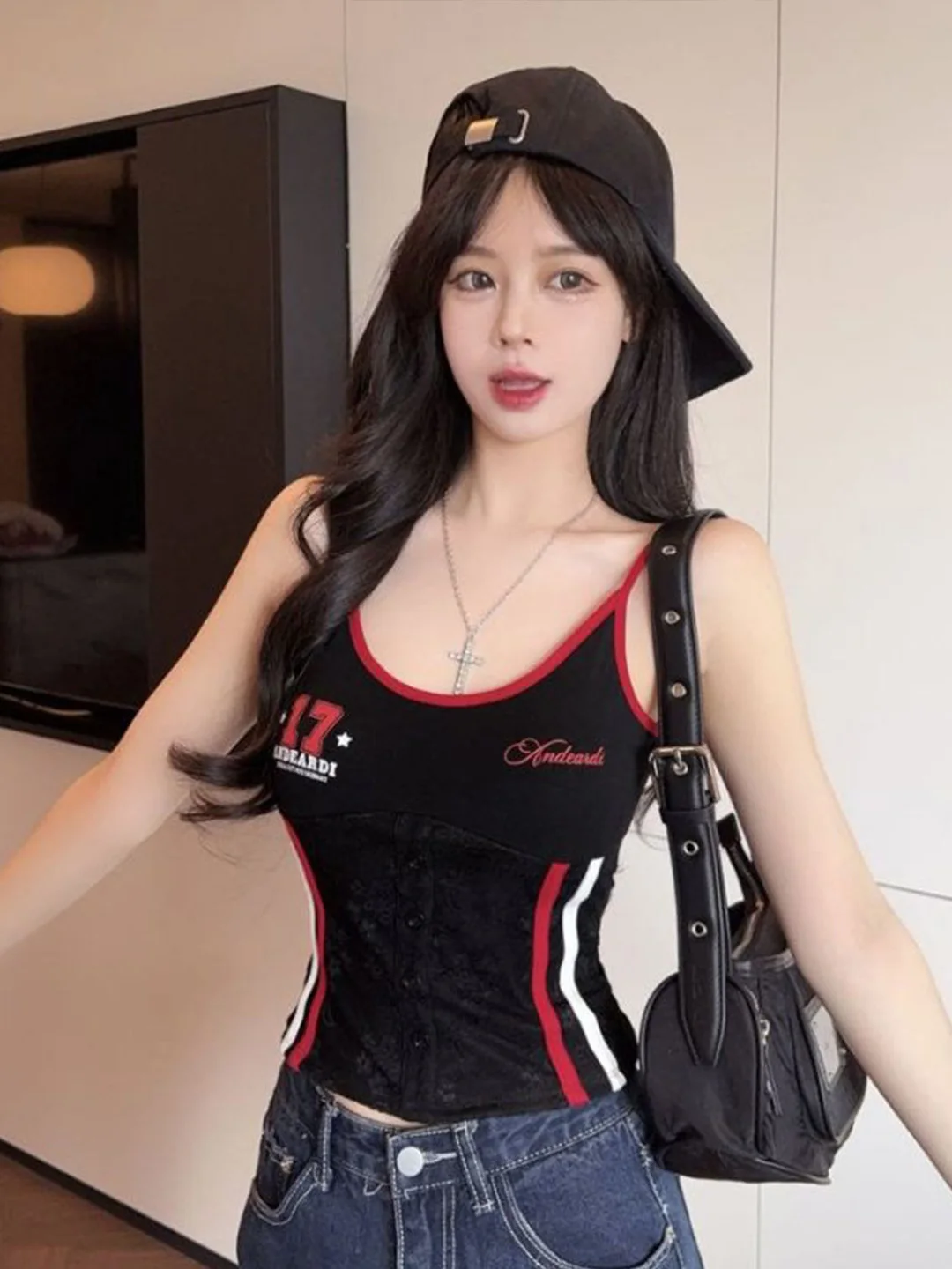 Summer New Sweet Cool Color Collision Letter Print Strap Vest Women's Design Slimming Integrated with Chest Pad Top
Summer New Sweet Cool Color Collision Letter Print Strap Vest Women's Design Slimming Integrated with Chest Pad Top