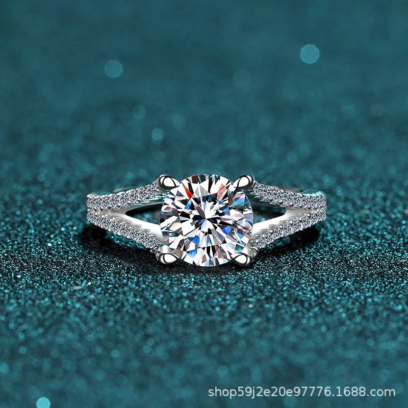2.0CT Moissanite Diamond Ring for Women PT950 Plated 925 Sterling Silver Powerful Band Fine Jewelry Lover's Gift 
2.0CT Moissanite Diamond Ring for Women PT950 Plated 925 Sterling Silver Powerful Band Fine Jewelry Lover's Gift