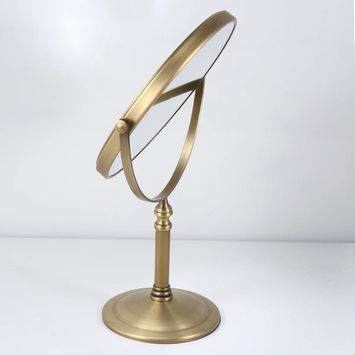 1Pcs Vintage Makeup Mirror Double Side 6 Inch Metal Frame 3x Magnification Desktop Mirror for Bathroom
1Pcs Vintage Makeup Mirror Double Side 6 Inch Metal Frame 3x Magnification Desktop Mirror for Bathroom