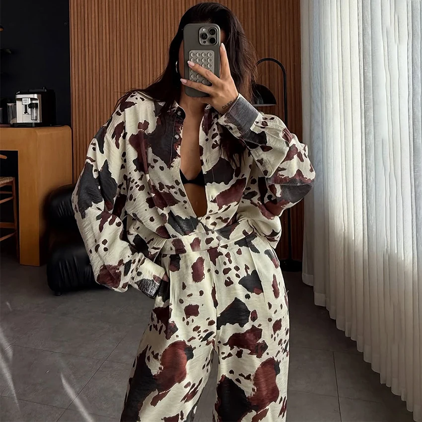 Linad Vintage Print Wide Leg Pants Suits Street Chic Button Up Blouse And Loose Trousers 2 Piece Sets Summer 2025 Casual Outfits
Linad Vintage Print Wide Leg Pants Suits Street Chic Button Up Blouse And Loose Trousers 2 Piece Sets Summer 2025 Casual Outfits