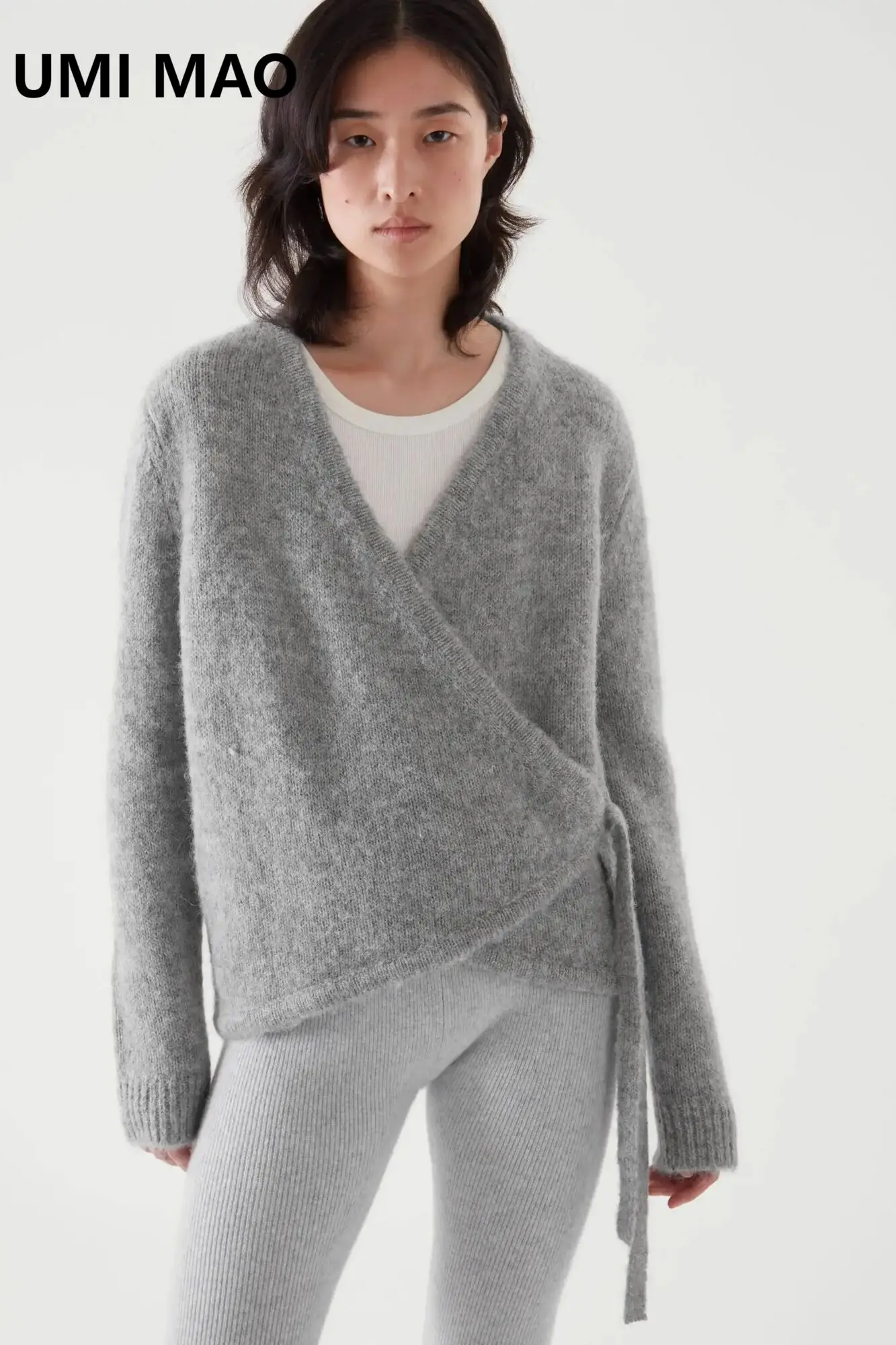 UMI MAO 2025 Cos Winter New Style Of Ladies' Casual Fashion Standard Wool Blend Asymmetrical Cardigan Femme
UMI MAO 2025 Cos Winter New Style Of Ladies' Casual Fashion Standard Wool Blend Asymmetrical Cardigan Femme