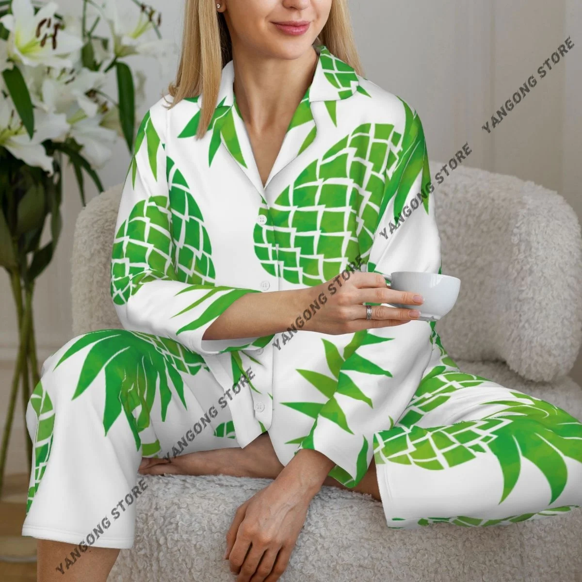 Женские пижамы с ананасом, одежда для дома, одежда для сна из двух предметов, длинный пижамный комплект на пуговицах с длинными рукавами
Женские пижамы с ананасом, одежда для дома, одежда для сна из двух предметов, длинный пижамный комплект на пуговицах с длинными рукавами