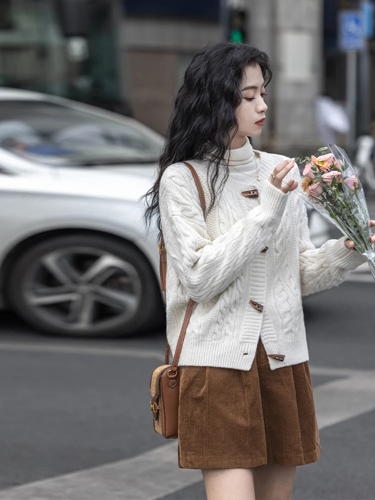 Thiened Knitted Sweater Coat Women's round Ne Button up Cardigan Retro Sle Autumn Winter Warm Fluffy Texture Long Sve
Thiened Knitted Sweater Coat Women's round Ne Button up Cardigan Retro Sle Autumn Winter Warm Fluffy Texture Long Sve