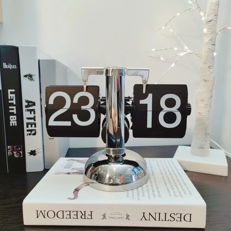 Vintage flip clock, handmade, living room desk decoration, home decoration accessories, gifts
Vintage flip clock, handmade, living room desk decoration, home decoration accessories, gifts
