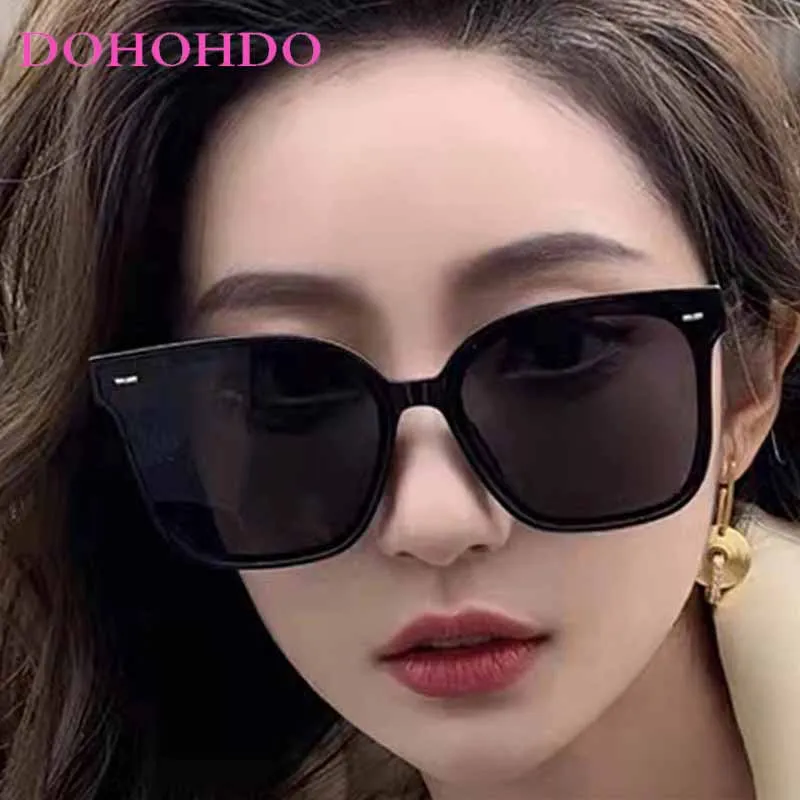 Vintage Classic Rivets Oversized Square Frame Women's Sunglasses Brand Design Men Sunglass Fashion Shades Travel Eyewear UV400
Vintage Classic Rivets Oversized Square Frame Women's Sunglasses Brand Design Men Sunglass Fashion Shades Travel Eyewear UV400