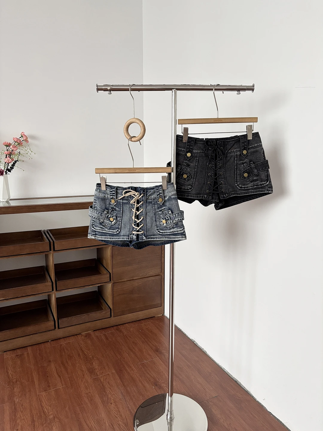 Retro American Design Spicy Girl Versatile Belted Waist Short Pants High Waist Slim Fit Polyester Fiber Summer New Style Wome...
Retro American Design Spicy Girl Versatile Belted Waist Short Pants High Waist Slim Fit Polyester Fiber Summer New Style Wome...