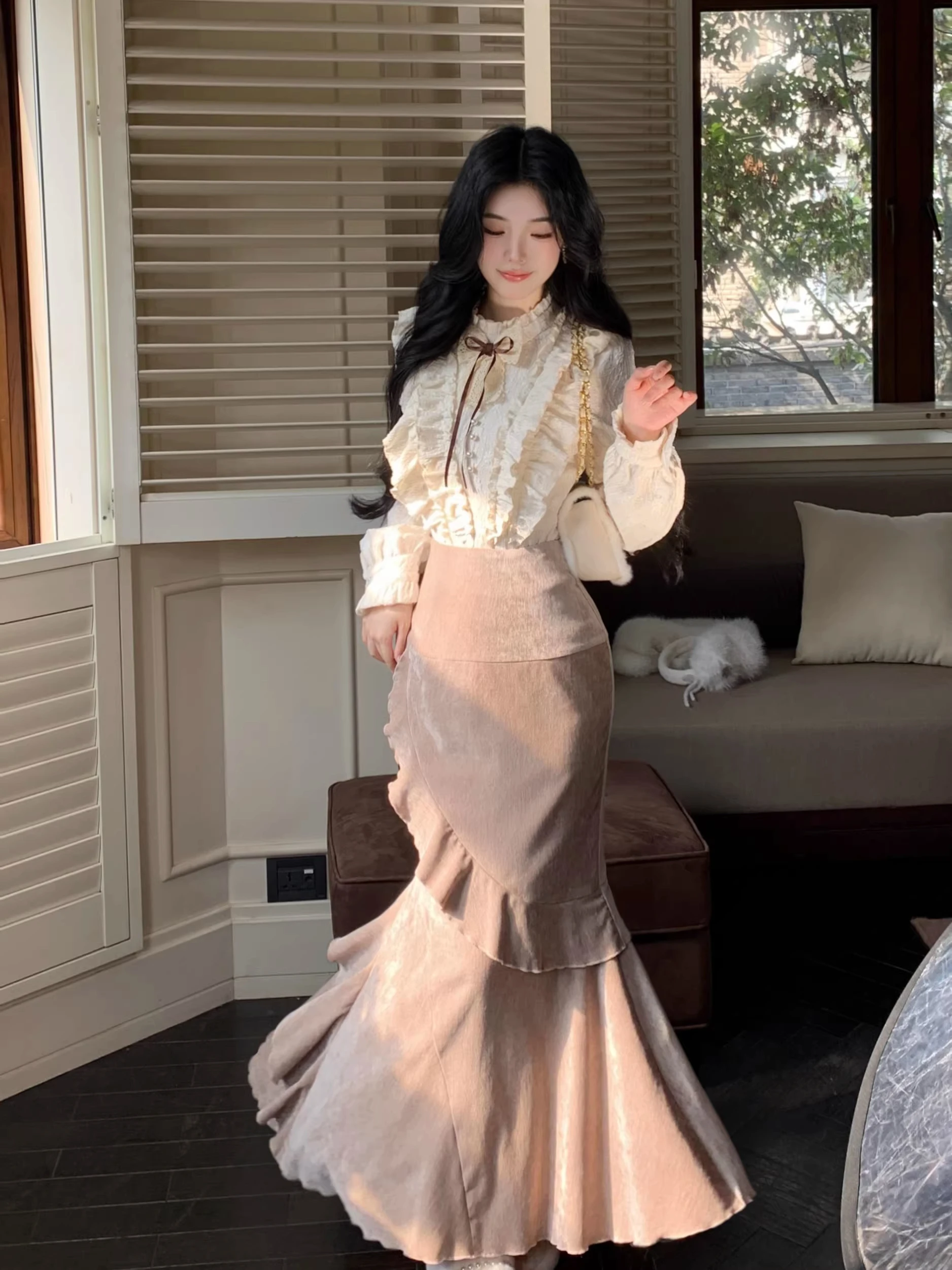 Комплект из юбки с высокой талией и топа с кружевной отделкой для женщин, модный костюм-двойка, китайский бренд, женская одежда...
Комплект из юбки с высокой талией и топа с кружевной отделкой для женщин, модный костюм-двойка, китайский бренд, женская одежда...