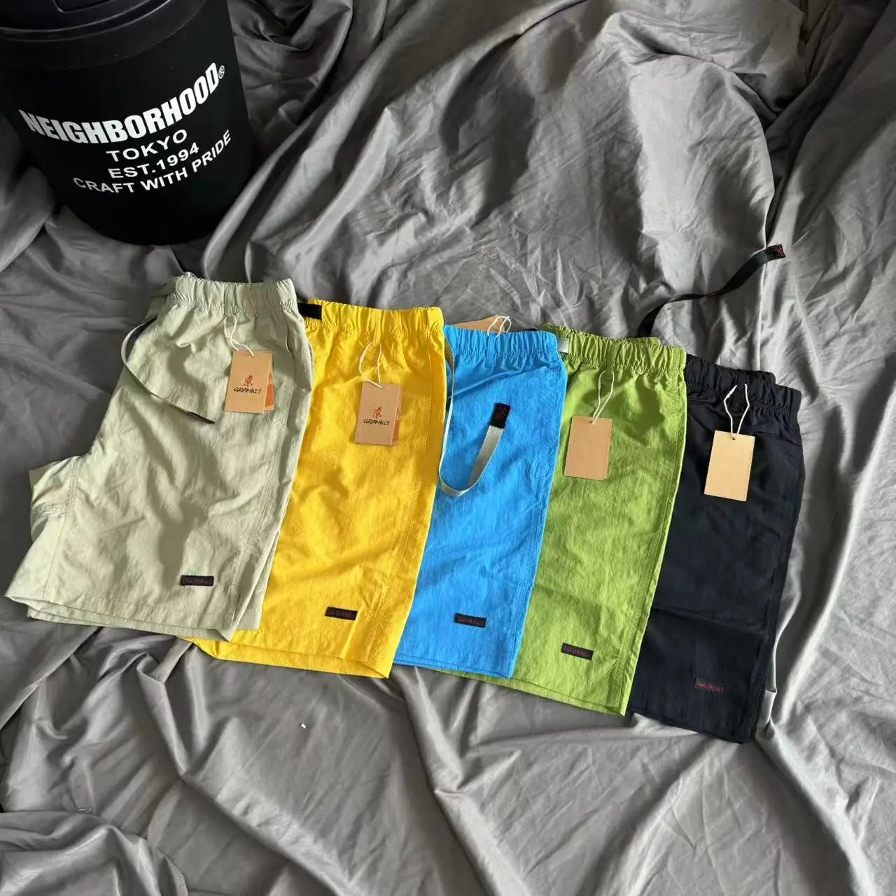 Lightweight Foldable Nylon Shorts Japanese Style Outdoor Summer Dopaamine Color Water Resistant Straight Leg Men's Shorts
Lightweight Foldable Nylon Shorts Japanese Style Outdoor Summer Dopaamine Color Water Resistant Straight Leg Men's Shorts