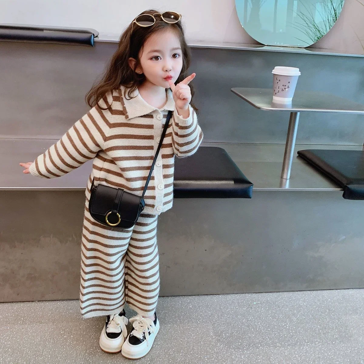 Korean Children's Clothing Sweaters For Teenage Girls 2022 Autumn Suit Striped Sweater Casual Pants Children's Two-piece Set
Korean Children's Clothing Sweaters For Teenage Girls 2022 Autumn Suit Striped Sweater Casual Pants Children's Two-piece Set
