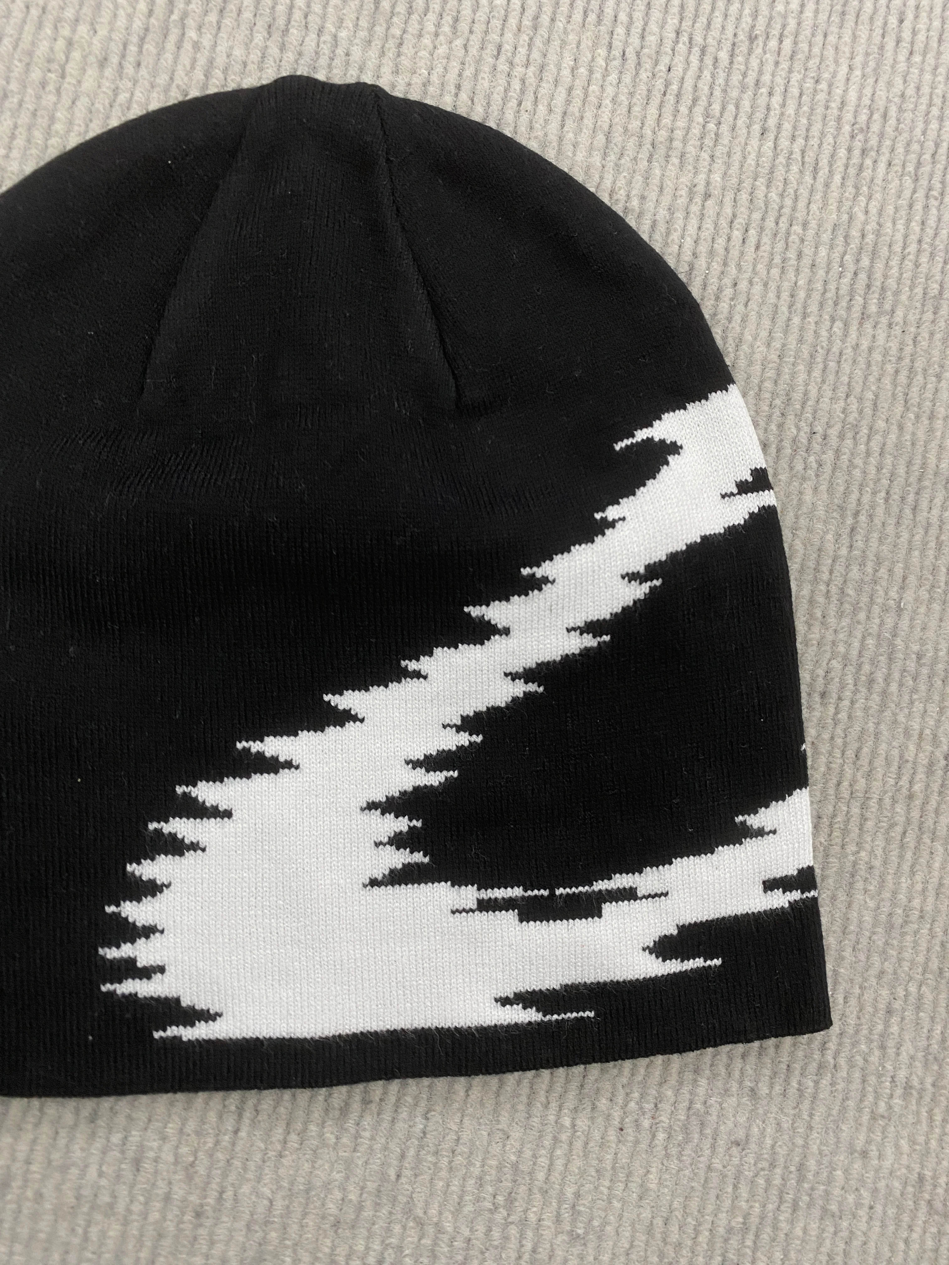 Fashionable new street trend dome knitted pullover hat Gothic hat Cold hat Embroidered men's and women's styles
Fashionable new street trend dome knitted pullover hat Gothic hat Cold hat Embroidered men's and women's styles