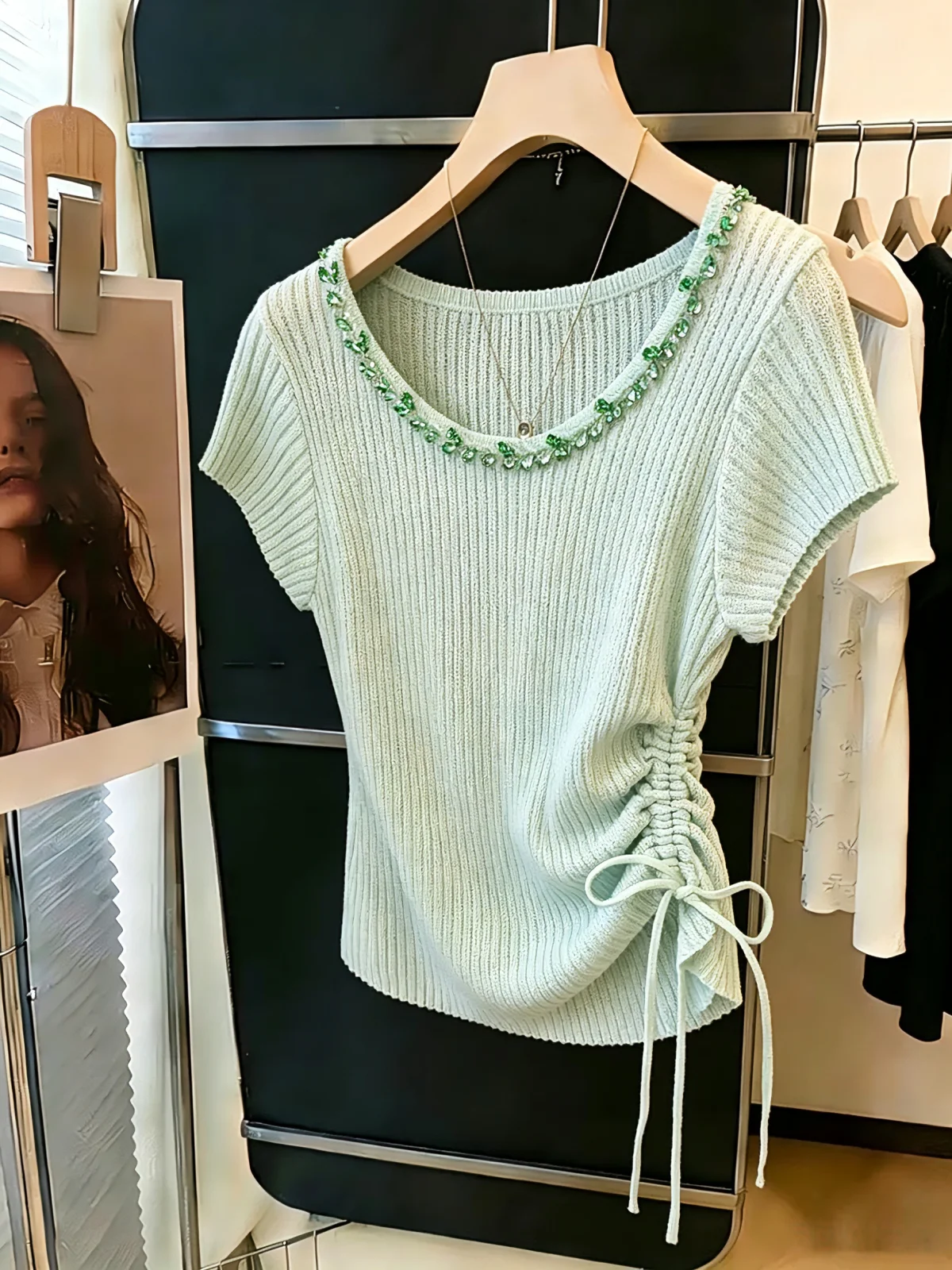 French Style Drawstring Knitted Top Women's Summer Slim Fit Heavy Embellished Waist Cinched Beautiful New Style Inner Wear
French Style Drawstring Knitted Top Women's Summer Slim Fit Heavy Embellished Waist Cinched Beautiful New Style Inner Wear