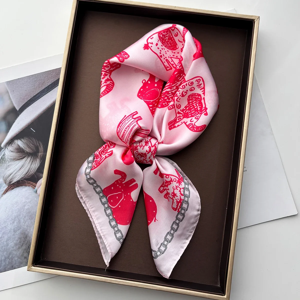 Женский квадратный шарф, шелковый шейный платок с имитацией животных, бандана, женская шаль, шарфы, повязка на голову, галстуки
Женский квадратный шарф, шелковый шейный платок с имитацией животных, бандана, женская шаль, шарфы, повязка на голову, галстуки