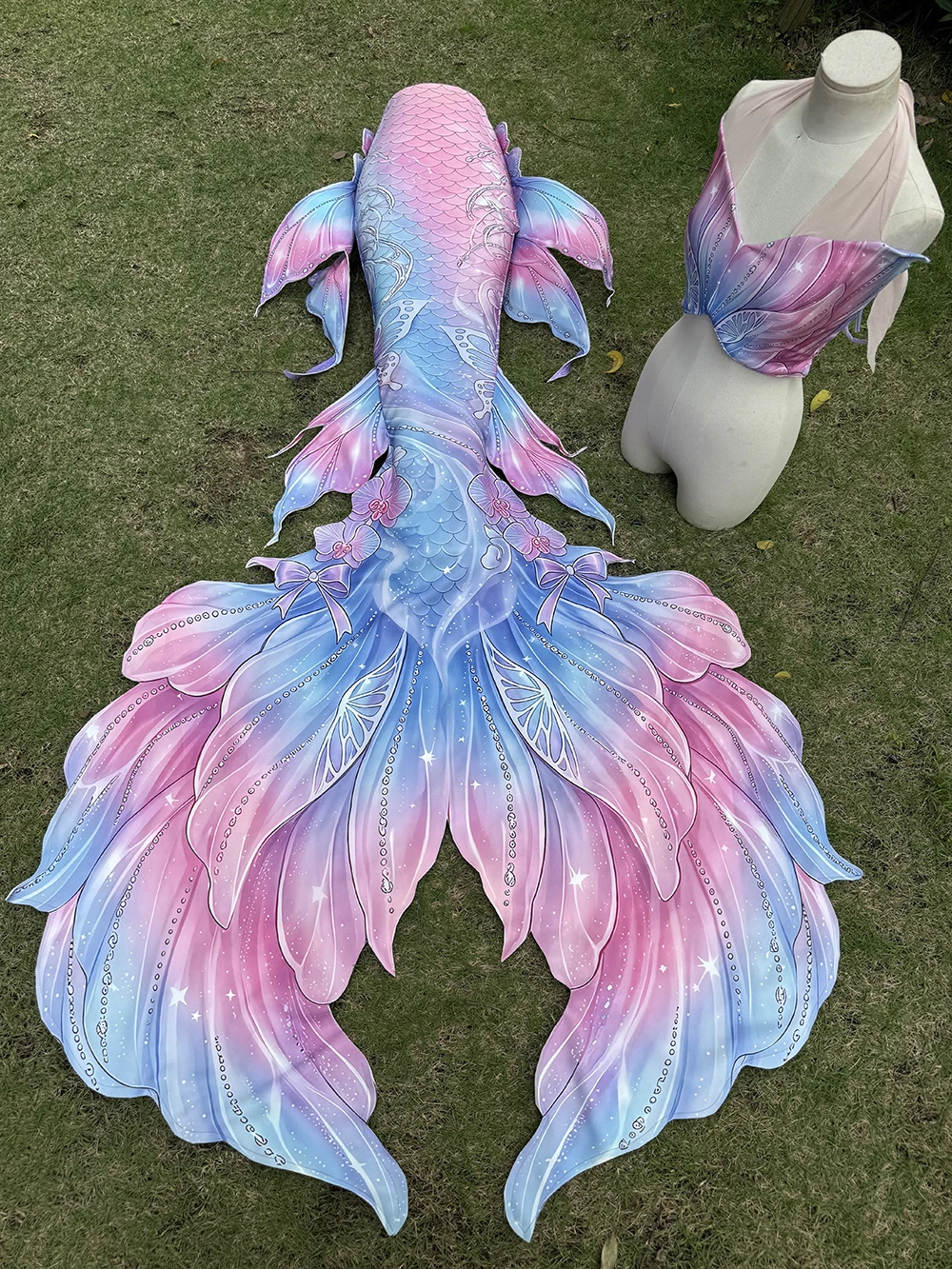 New Heyue Mermaid Tail Prop Mermaid Underwater Performance Set Aquarium Diving Beach Diving Shooting Swimsuit
New Heyue Mermaid Tail Prop Mermaid Underwater Performance Set Aquarium Diving Beach Diving Shooting Swimsuit