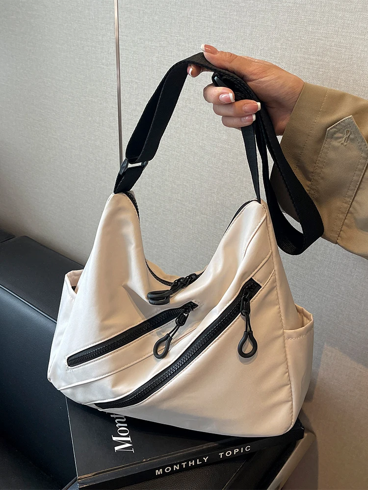 Casual Fashion Women's Shoulder Bag Large Capacity Tote Bag Commuting Class Crossbody Bag Soft Fabric Zipper Closure Daily Use
Casual Fashion Women's Shoulder Bag Large Capacity Tote Bag Commuting Class Crossbody Bag Soft Fabric Zipper Closure Daily Use