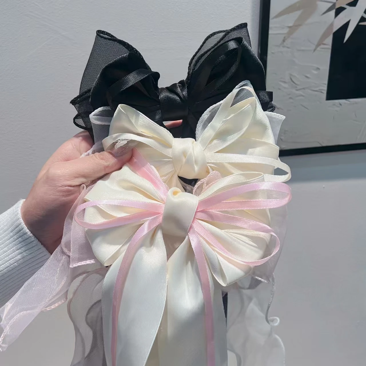 A kind of Shangduo Bud Butterfly Hairpin, for women's use, Black and pink butterfly hanging, very suitable for daily rest Wear, is a charming item for women, exhibition Sophisticated Work, Ideal for formal
A kind of Shangduo Bud Butterfly Hairpin, for women's use, Black and pink butterfly hanging, very suitable for daily rest Wear, is a charming item for women, exhibition Sophisticated Work, Ideal for formal