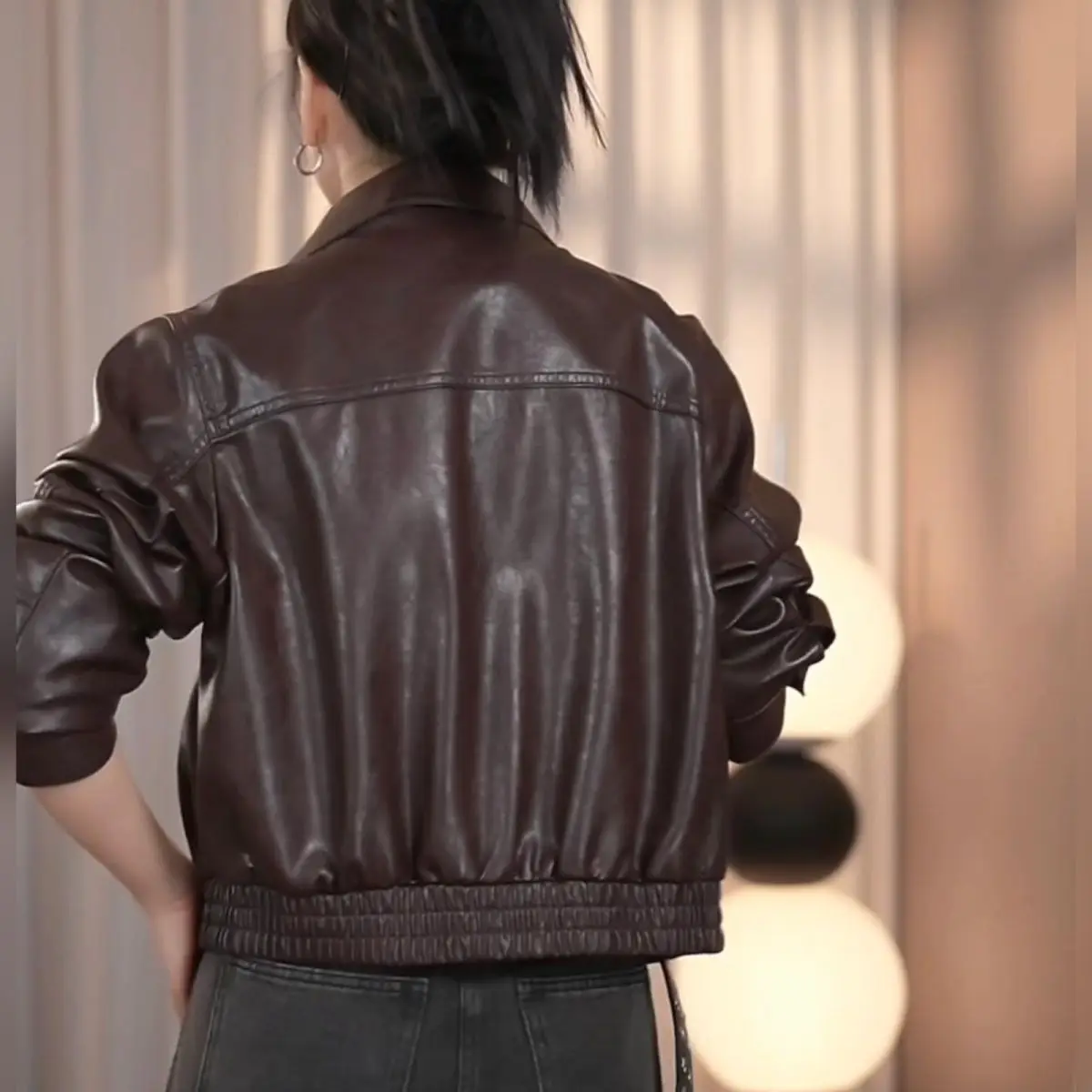 2026 Spring New PU Leather Jacket Oil Wax Leather Elegant Light Luxury Fashion Leather Jacket Casual Jacket Black
2026 Spring New PU Leather Jacket Oil Wax Leather Elegant Light Luxury Fashion Leather Jacket Casual Jacket Black
