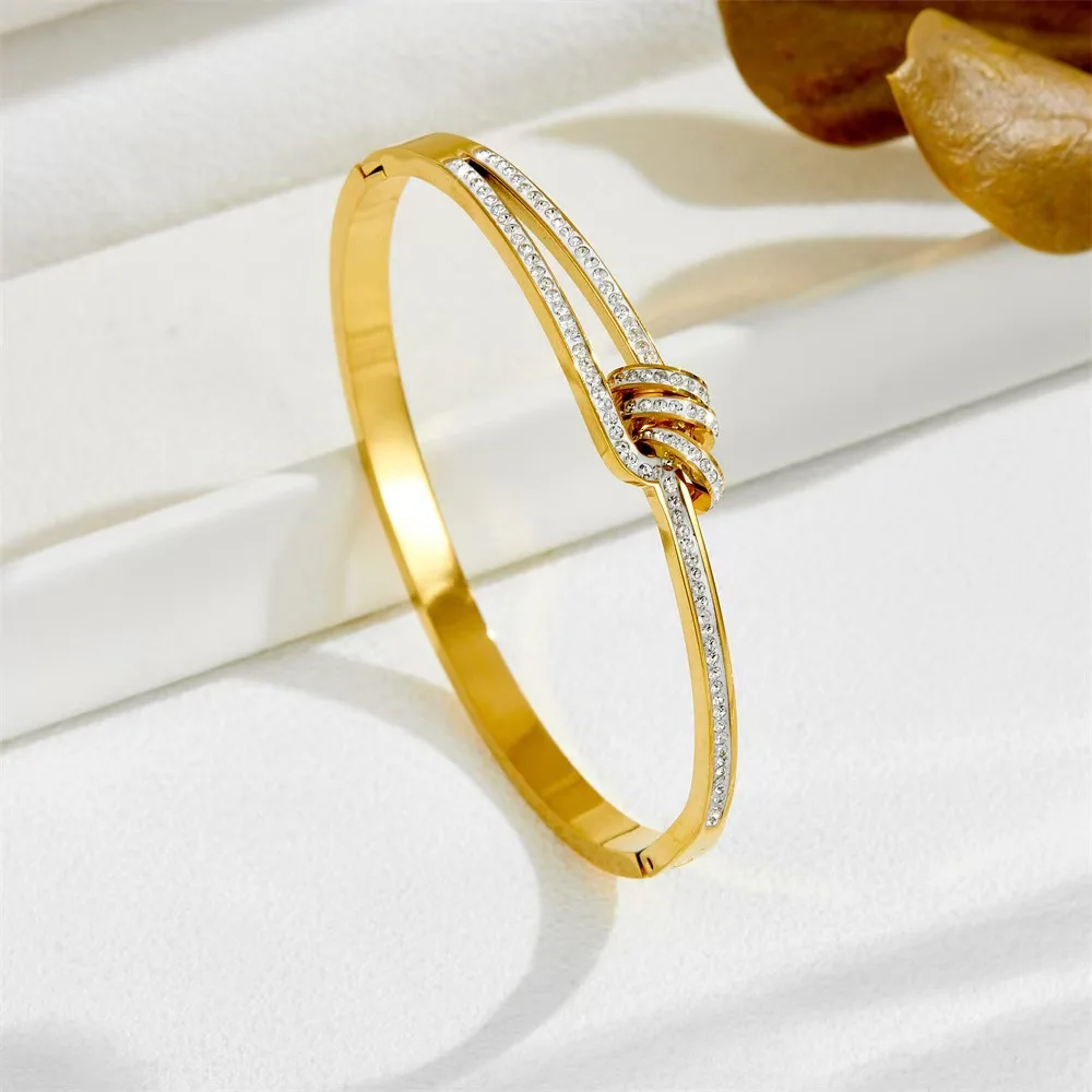 3pcs Hot-sale 18K Gold Bracelets Trendy and Elegant Jewelry 316L Stainless Steel Luxury Women Accessories Non-fading Gifts
3pcs Hot-sale 18K Gold Bracelets Trendy and Elegant Jewelry 316L Stainless Steel Luxury Women Accessories Non-fading Gifts