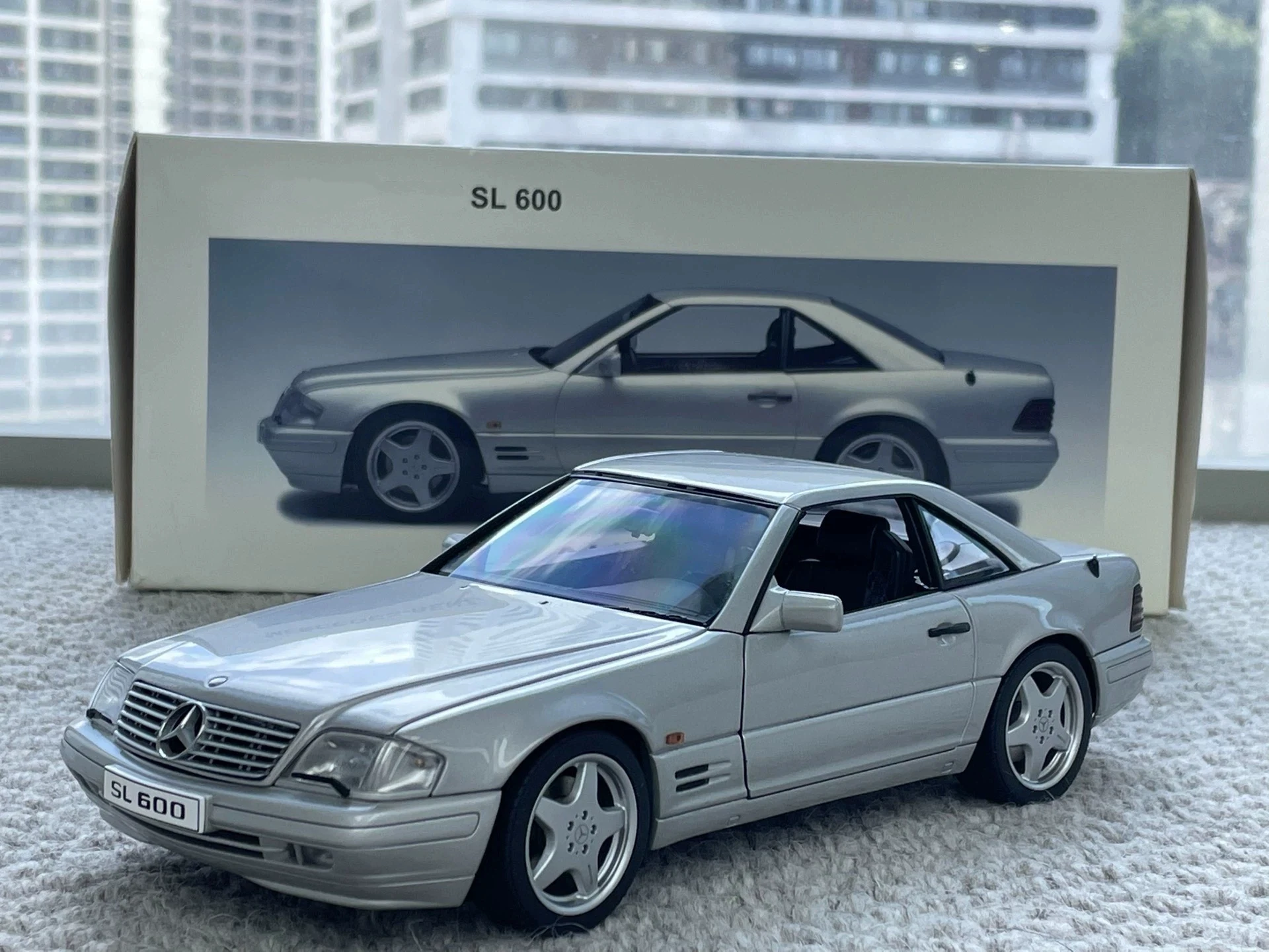 Модель автомобиля Autoart 1:18 SL600 R129, серебристо-серая, имитация, лимитированная серия, полностью открывающаяся, из металлического сплава, статическая, игрушка-подарок
Модель автомобиля Autoart 1:18 SL600 R129, серебристо-серая, имитация, лимитированная серия, полностью открывающаяся, из металлического сплава, статическая, игрушка-подарок
