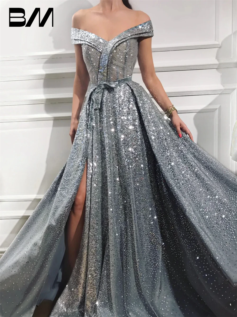 Illusion Sequins Appliques Cocktail Party Gown Modern Off The Shoulder A-line Prom Dress Sparkly Vestidos De Novia
Illusion Sequins Appliques Cocktail Party Gown Modern Off The Shoulder A-line Prom Dress Sparkly Vestidos De Novia