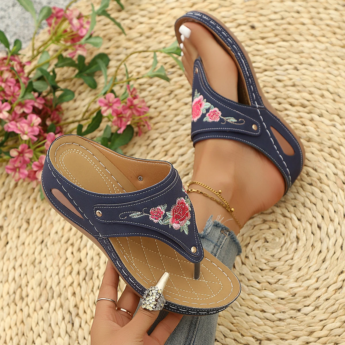 Summer Woman Slippers Non-Slip Soft Platform Shoes Flip Flops Leather Wedge Slippers Lightweight Orthopedic Sandals Slides Women
Summer Woman Slippers Non-Slip Soft Platform Shoes Flip Flops Leather Wedge Slippers Lightweight Orthopedic Sandals Slides Women