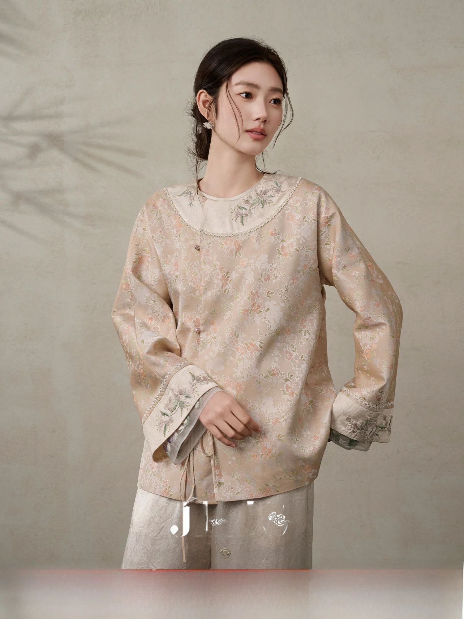 New Chinese Sle Embroidered Jaet Women's round Ne Side Buttoned Floral Patterned Outerwear Stand Fit Long Sve Top
New Chinese Sle Embroidered Jaet Women's round Ne Side Buttoned Floral Patterned Outerwear Stand Fit Long Sve Top