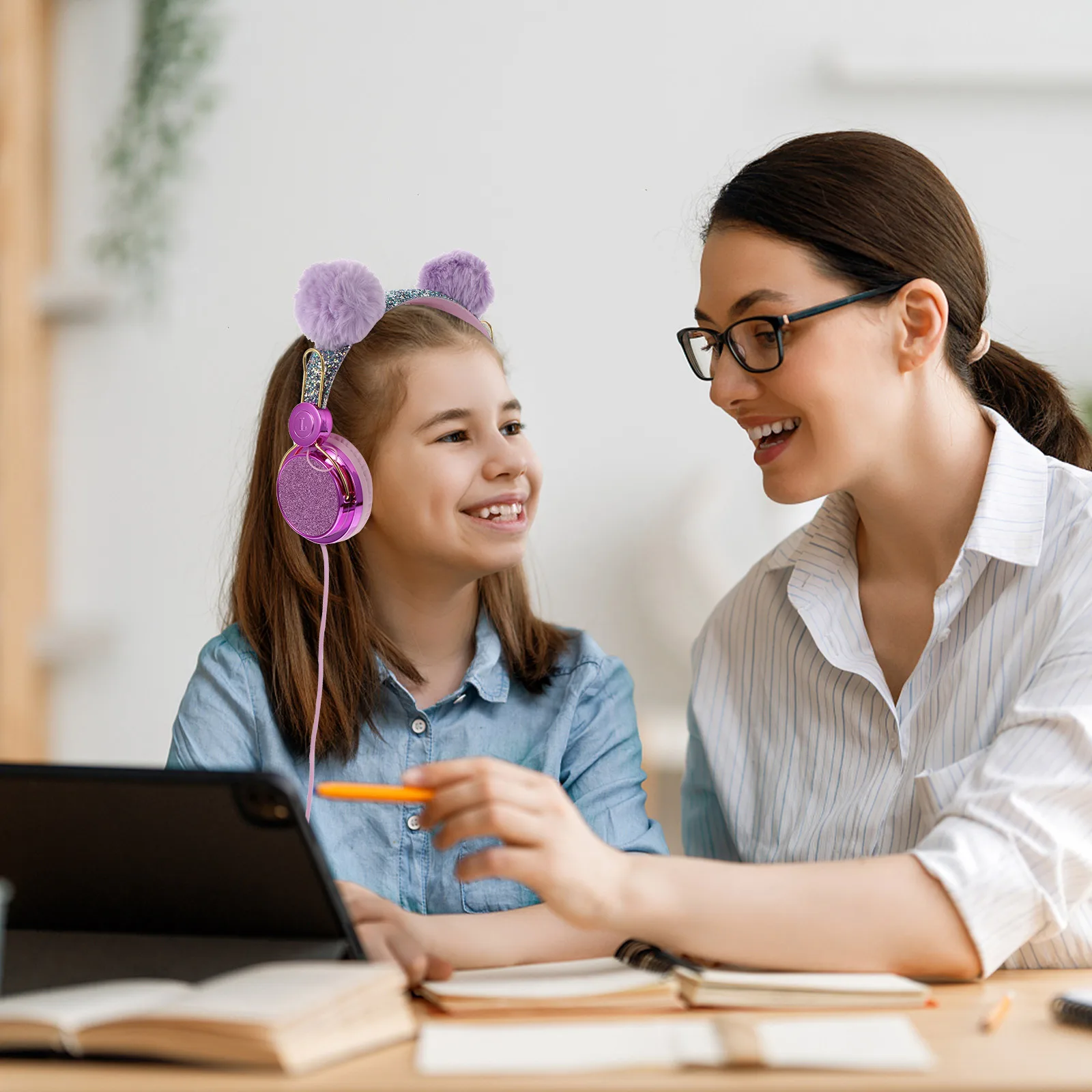 Children Headset Lightweight Durable Gaming Headphone For Kids Volume Control Comfortable Breathable Ear Protection
Children Headset Lightweight Durable Gaming Headphone For Kids Volume Control Comfortable Breathable Ear Protection