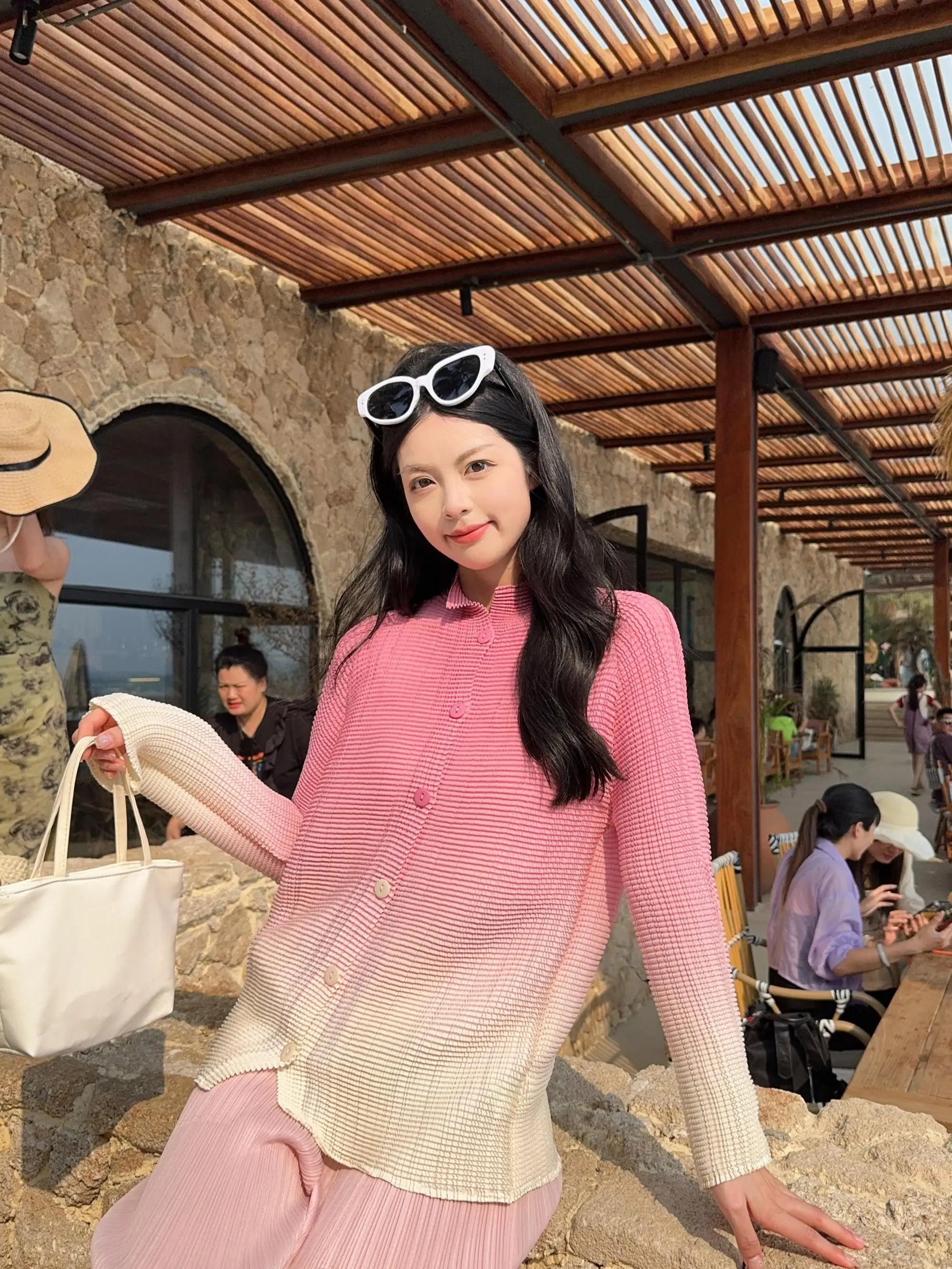 Folded Cardigan Gradient Color Thin Air Conditioning Sun Protection Shirt Women's Fashion Design Spring New Arrival Long Sleeve
Folded Cardigan Gradient Color Thin Air Conditioning Sun Protection Shirt Women's Fashion Design Spring New Arrival Long Sleeve