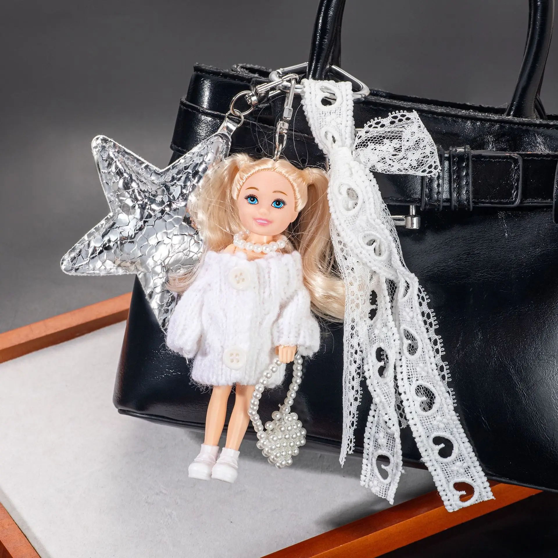 Новое белое кружевное платье-бэгет с глянцевым брелоком-подвеской в виде звезды, украшение для сумки, аксессуары для подарочных пакетов
Новое белое кружевное платье-бэгет с глянцевым брелоком-подвеской в виде звезды, украшение для сумки, аксессуары для подарочных пакетов