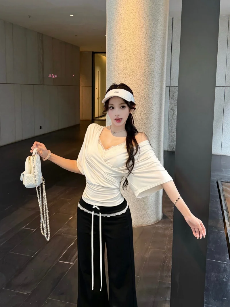 Kumikumi Summer Casual Loose T-Shirt Lace Camisole Three-Piece Set V-Neck Pleated Women's Fashion Ensemble High Waist Long Pants
Kumikumi Summer Casual Loose T-Shirt Lace Camisole Three-Piece Set V-Neck Pleated Women's Fashion Ensemble High Waist Long Pants