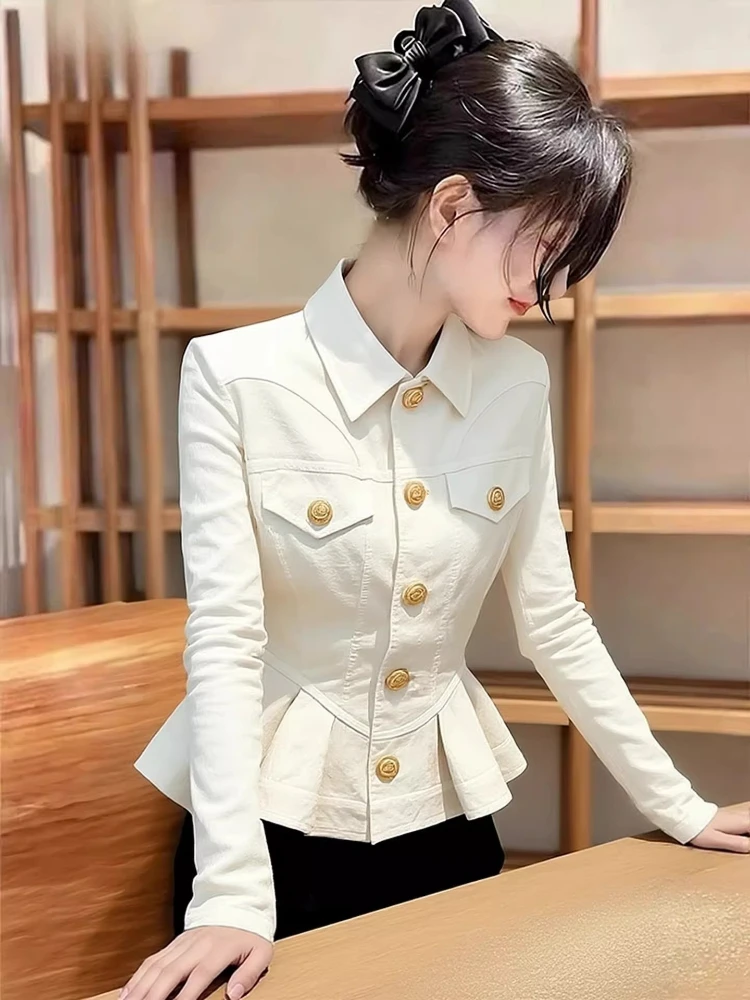 Women's White Shirt 2026 New Polo Collar Tight Waist Slim Long Sleeve Blouse Spring Autumn High Quality Gold Buckle Ruffled Tops
Women's White Shirt 2026 New Polo Collar Tight Waist Slim Long Sleeve Blouse Spring Autumn High Quality Gold Buckle Ruffled Tops