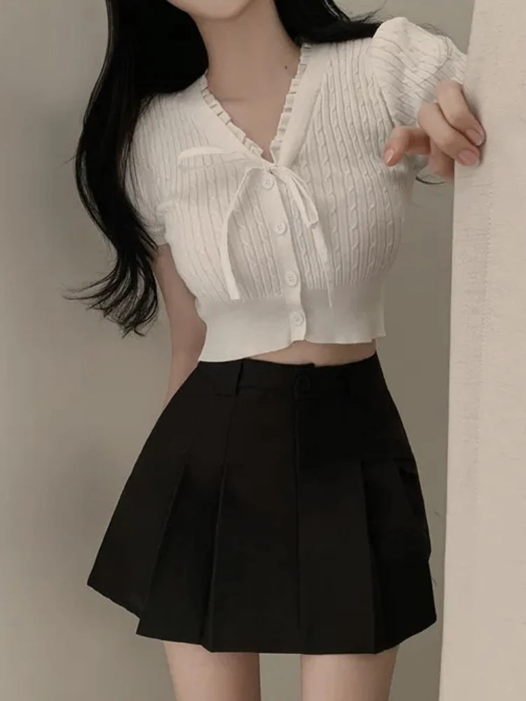 Korean Style Women's Knitted Open Cardigan Thin Slim Fit Summer Outerwear Short Pure Color V-neck Bubble Sleeve Button up Top
Korean Style Women's Knitted Open Cardigan Thin Slim Fit Summer Outerwear Short Pure Color V-neck Bubble Sleeve Button up Top