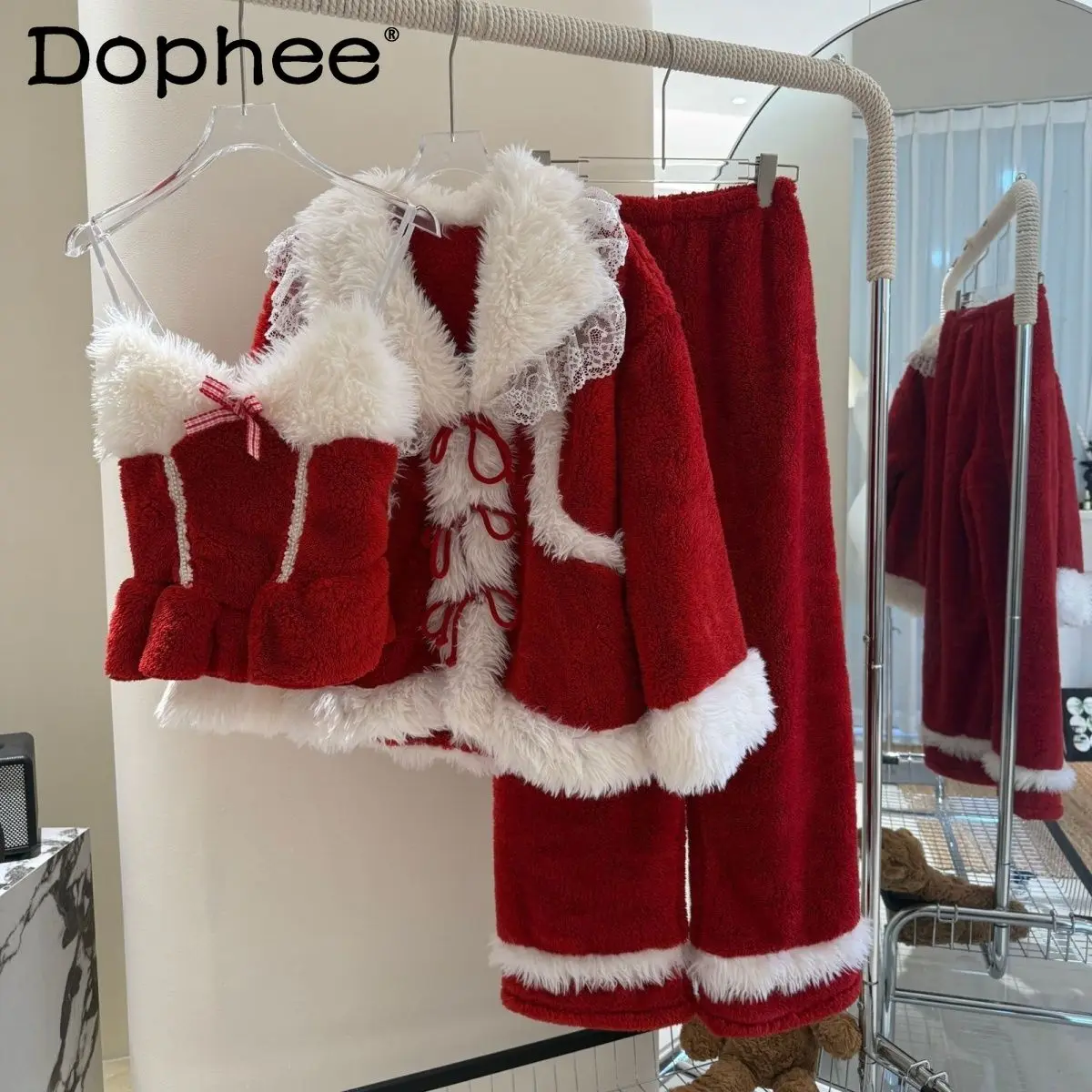 Light Luxury Pajamas New Three-piece Set Autumn and Winter Thickened Warm Christmas New Year Sexy Sling Home Clothes
Light Luxury Pajamas New Three-piece Set Autumn and Winter Thickened Warm Christmas New Year Sexy Sling Home Clothes