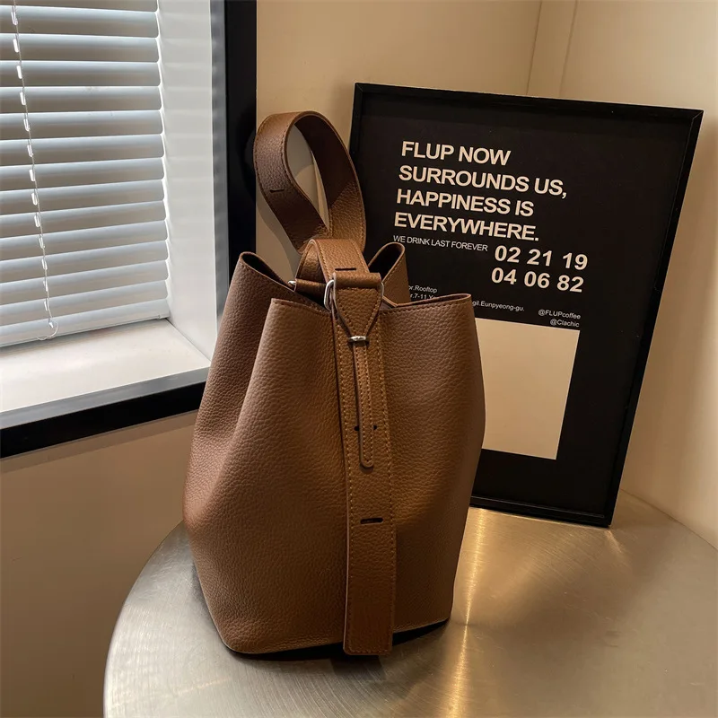2025 New Fashionable Large Capacity Commuter Single Shoulder Mother and Child Bag, Leisure Versatile Bucket Bag
2025 New Fashionable Large Capacity Commuter Single Shoulder Mother and Child Bag, Leisure Versatile Bucket Bag