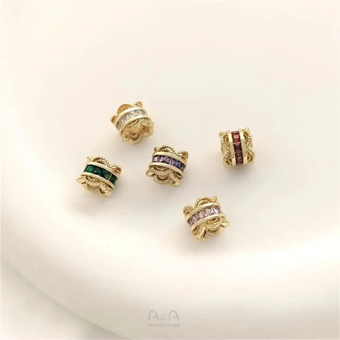 1PCS 14K Gold Tone Inlaid Zircon Lace Double-sided Flower Bead Cap DIY Pearl Jewelry Making Accessories
1PCS 14K Gold Tone Inlaid Zircon Lace Double-sided Flower Bead Cap DIY Pearl Jewelry Making Accessories